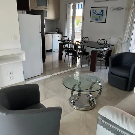 Au Quartier De
