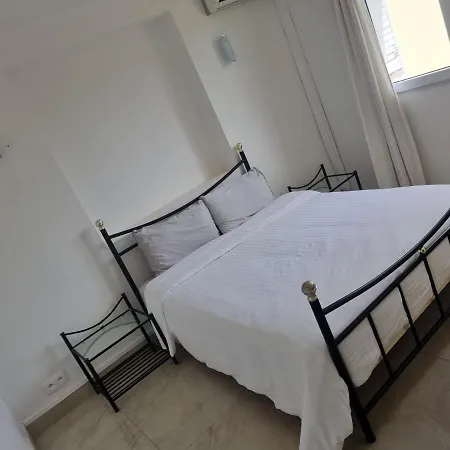 Au Quartier De Apartment *